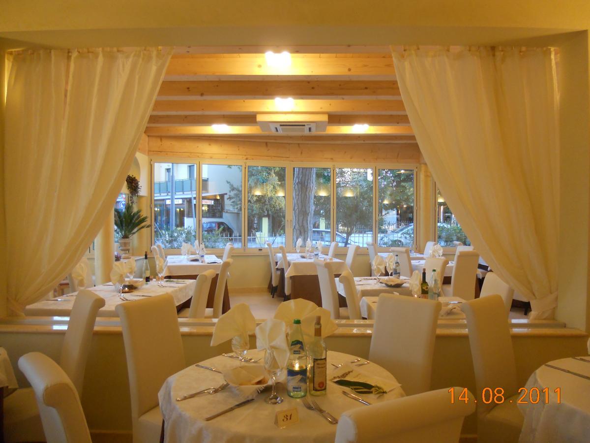 Hotel Azzurra Llido Degli Estensi Exterior foto